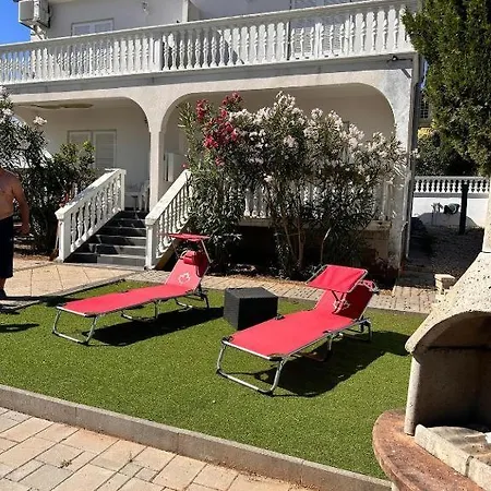 Nicky Iv Apartment *