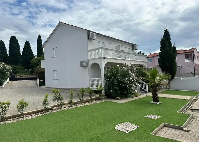 Apartament Nicky Iv *